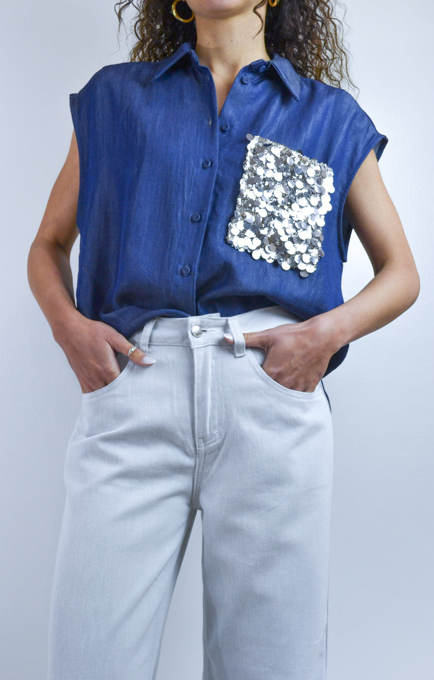 Camicia Tensione In chambray blu taschino paillettes argento, 
vista frontale, Margé Pomezia