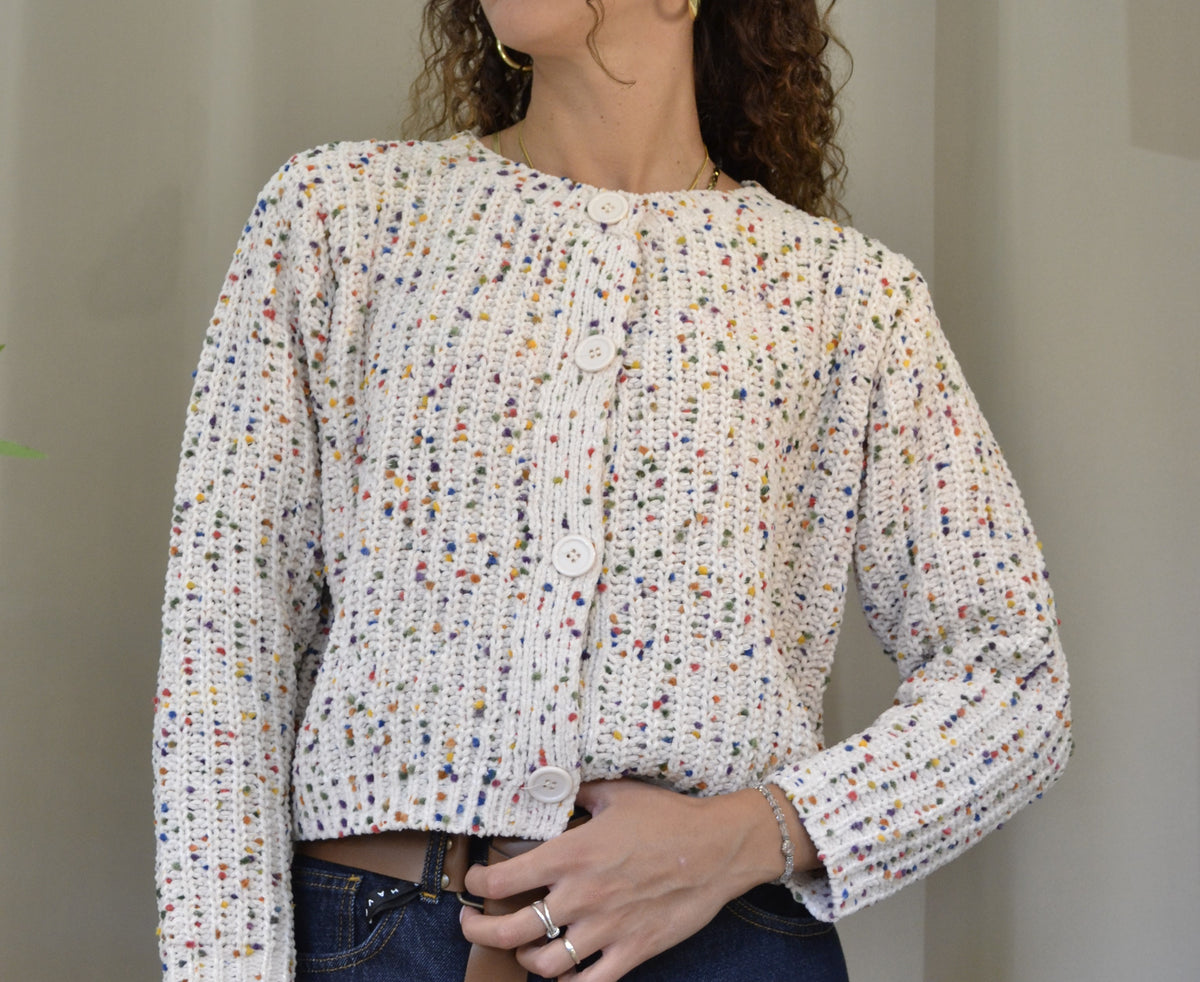 Cardigan cropped Goa Goa a crochet bianco con puntini multicolor — Margé Pomezia
