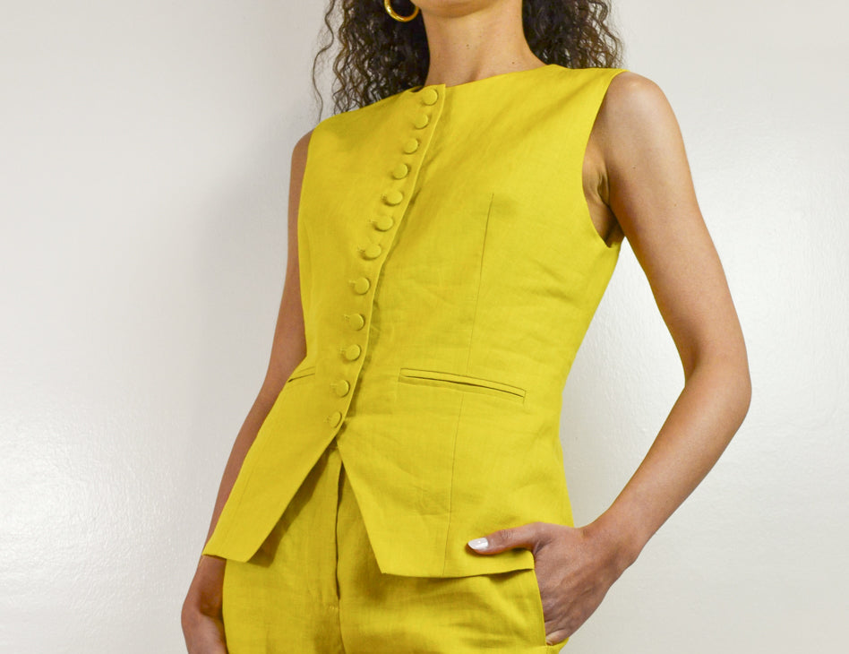 Gilet Vicolo lino giallo abbottonatura multibottone, vista 
frontale, Margé Pomezia