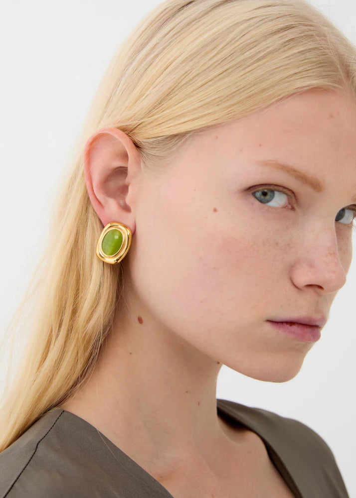 Orecchini clip vintage dorati con pietra naturale, variante verde — gioiello Nalì — Margé Pomezia