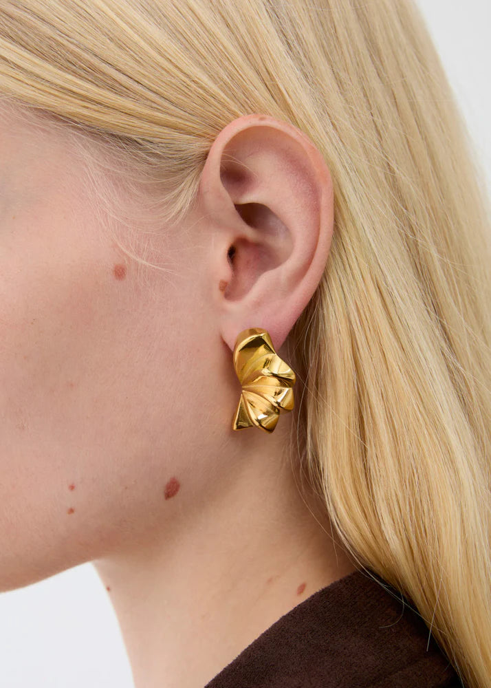 Orecchini stud a bottone dorati, design a bocciolo — gioiello Nalì — Margé Pomezia