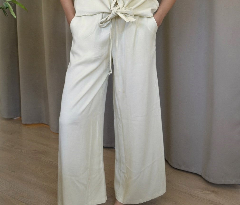 Pantalone ampio a gamba larga color crema, coordinato camicia Noor — Margé Pomezia