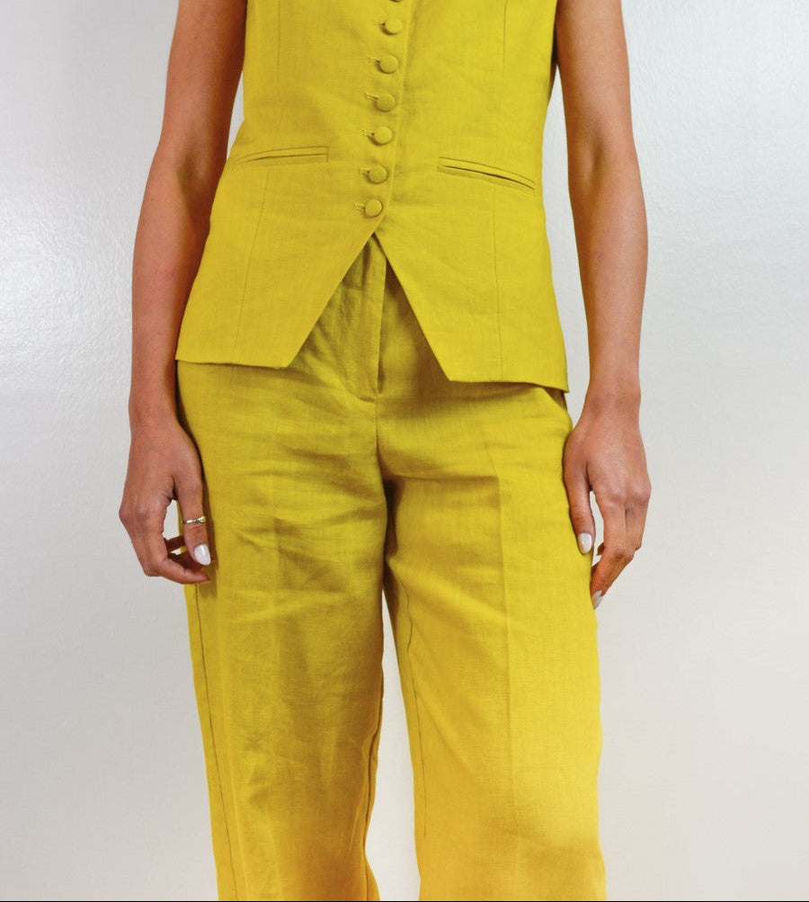 Pantalone lino giallo vita alta gamba ampia, vista frontale, 
Margé Pomezia