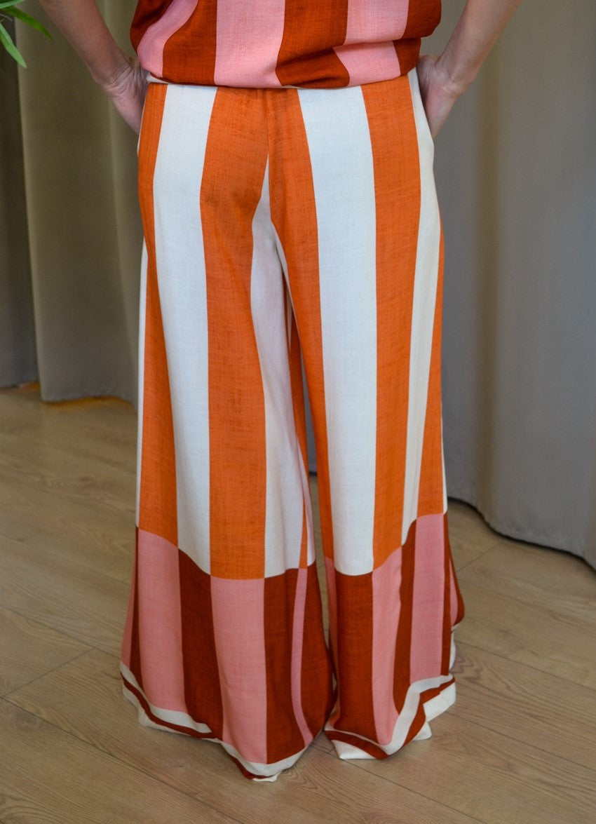 Pantalone palazzo Have One righe arancio rosa vita alta
elastica, vista posteriore, Margé Pomezia