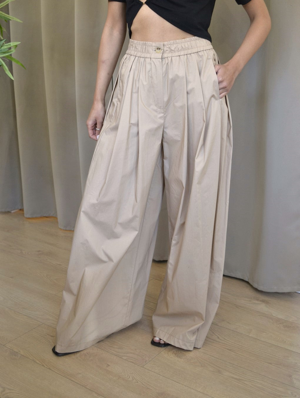 Pantalone Vicolo Airport maxi gamba ampia beige cotone,
vista frontale, Margé Pomezia