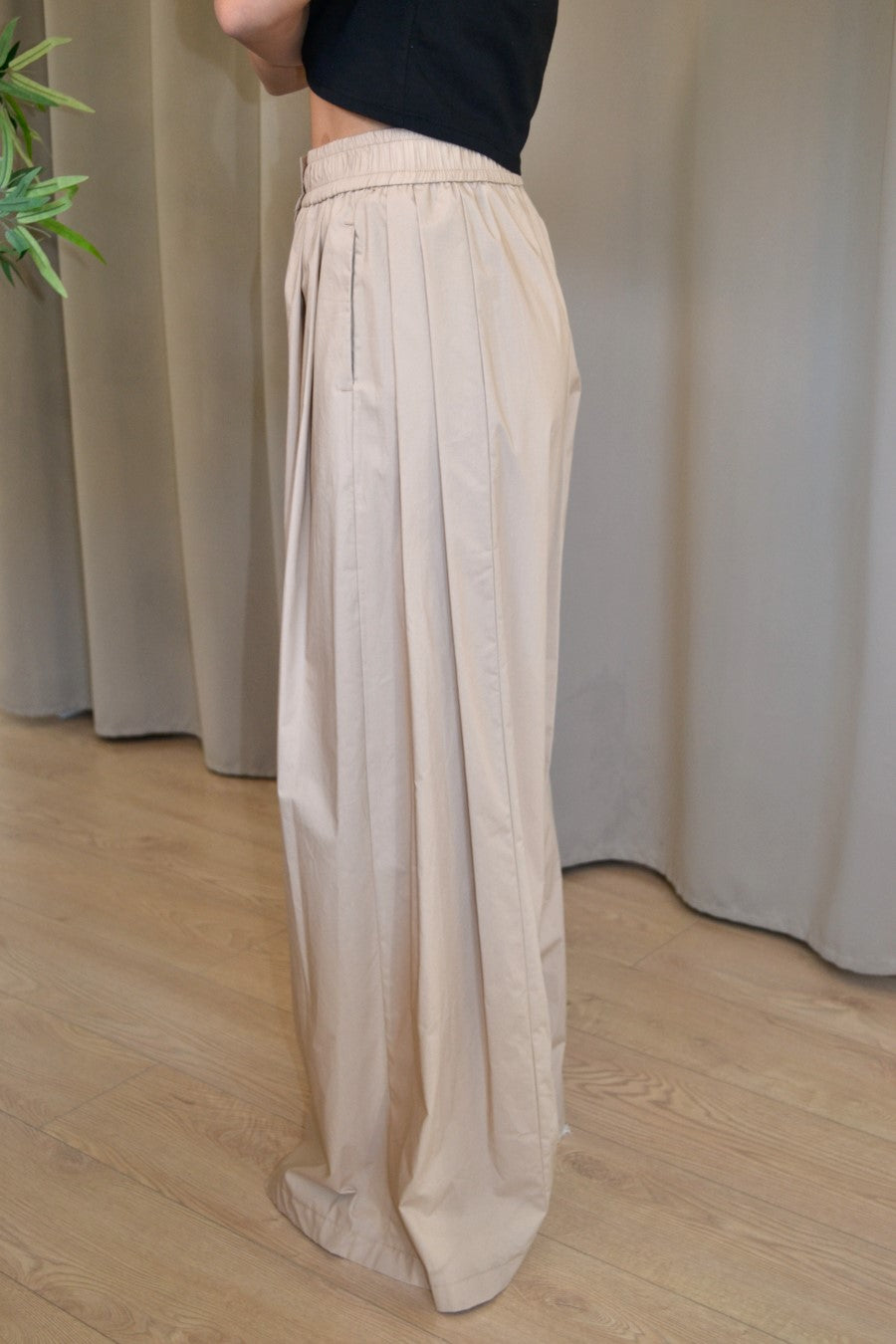 Pantalone Vicolo Airport maxi gamba ampia beige cotone,
vista laterale, Margé Pomezia