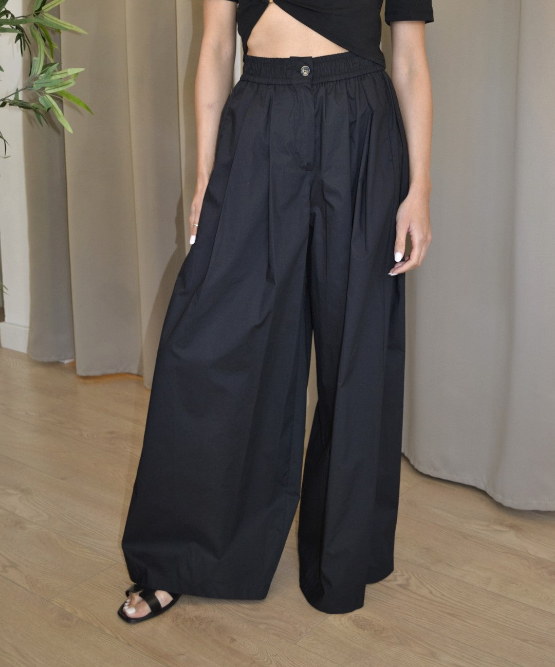Pantalone Vicolo Airport maxi gamba ampia nero cotone,
vista frontale, Margé Pomezia
