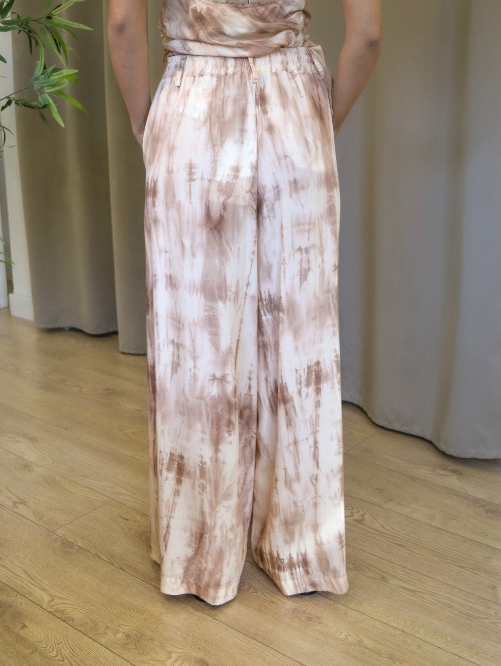 Pantaloni palazzo Have One tie-dye marrone bianco gamba
ampia, vista posteriore, Margé Pomezia
