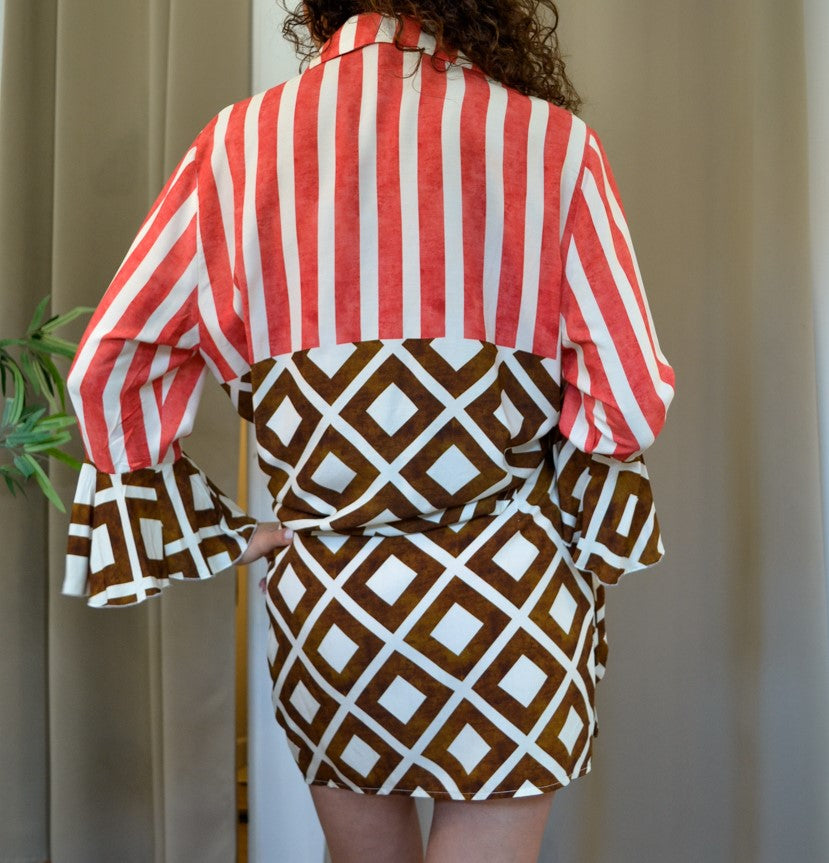 Set Vicolo camicia righe salmone e minigonna geometrica
marrone, vista frontale, Margé Pomezia