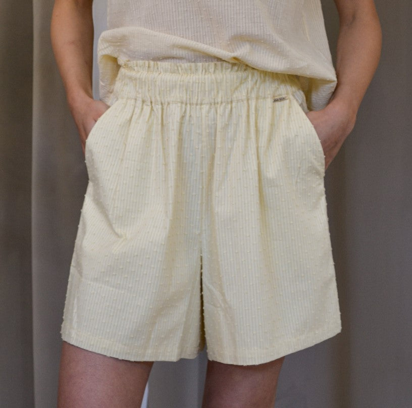 Shorts Goa Goa giallo panna vita alta, vista frontale, Margé Pomezia