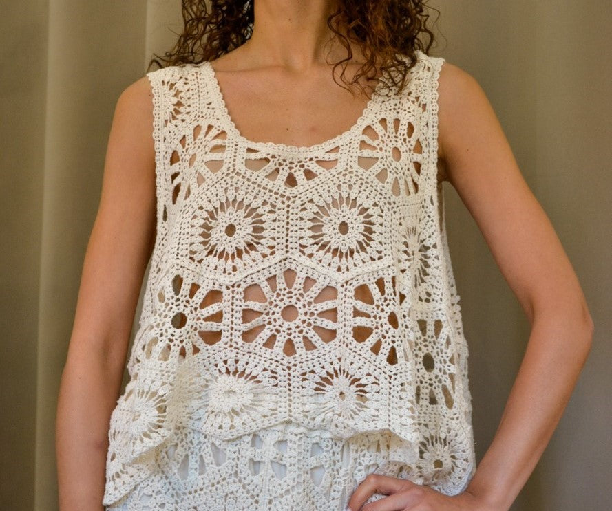 Top crochet Have One ecru cerchi concentrici, vista frontale,
Margé Pomezia